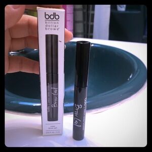 NIB BILLION DOLLAR BROWS CLEAR BROW GEL